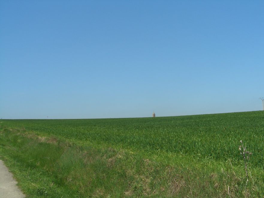 grün mit Kirchenspitze