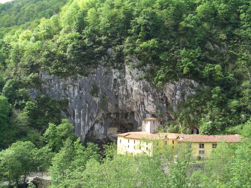 Kloster mit dem Grab von Pelajo